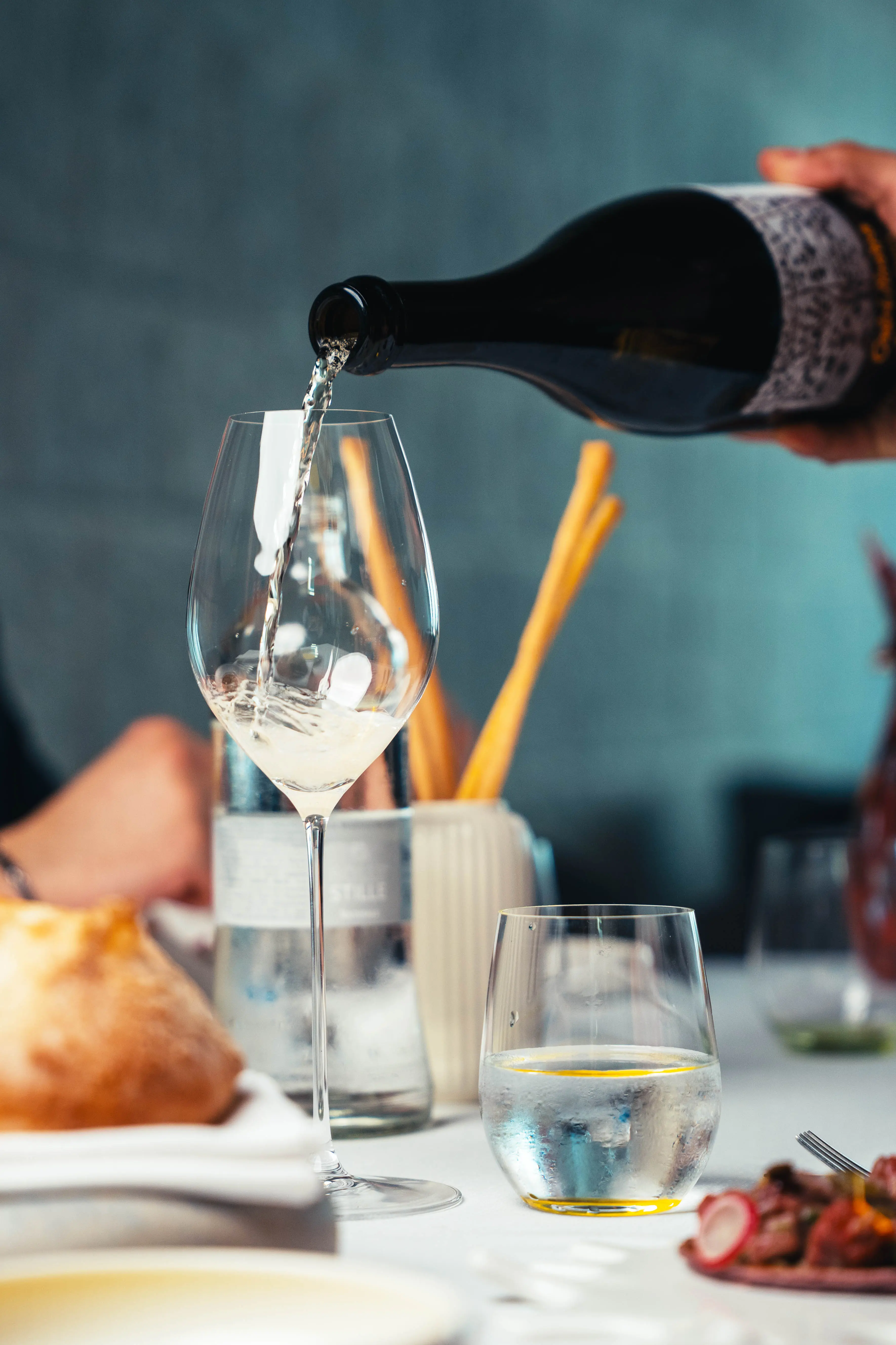 Bottiglia e calice di vino